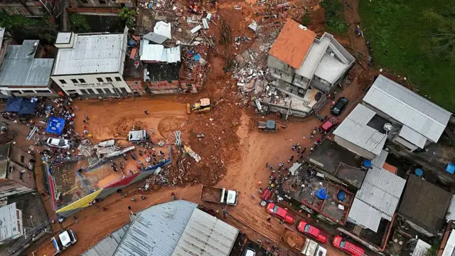 Vista aérea do Barrio Parque Jardim Burnier após destruição das chuvas