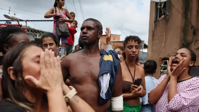 Moradores em Juiz de Fora lamentam após chuvas que deixam mortos na região da zona da mata em Minas Gerais