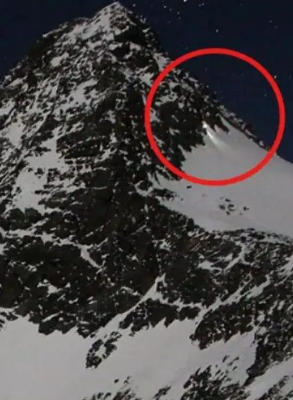 Montanha coberta de neve